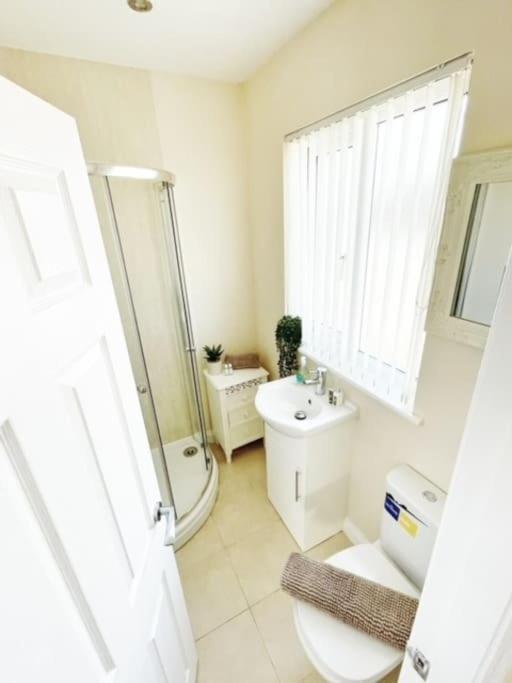 5 Bedroom, Sleeps 9 - Base To Explore Liverpool And Beyond Λίβερπουλ Εξωτερικό φωτογραφία