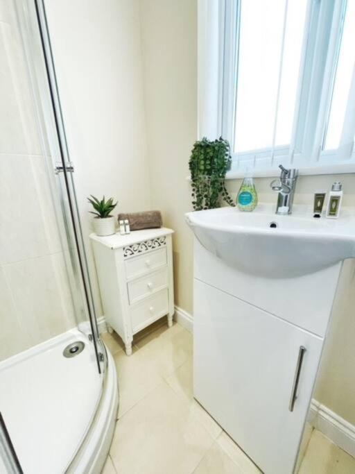 5 Bedroom, Sleeps 9 - Base To Explore Liverpool And Beyond Λίβερπουλ Εξωτερικό φωτογραφία