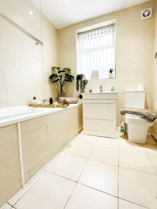 5 Bedroom, Sleeps 9 - Base To Explore Liverpool And Beyond Λίβερπουλ Εξωτερικό φωτογραφία