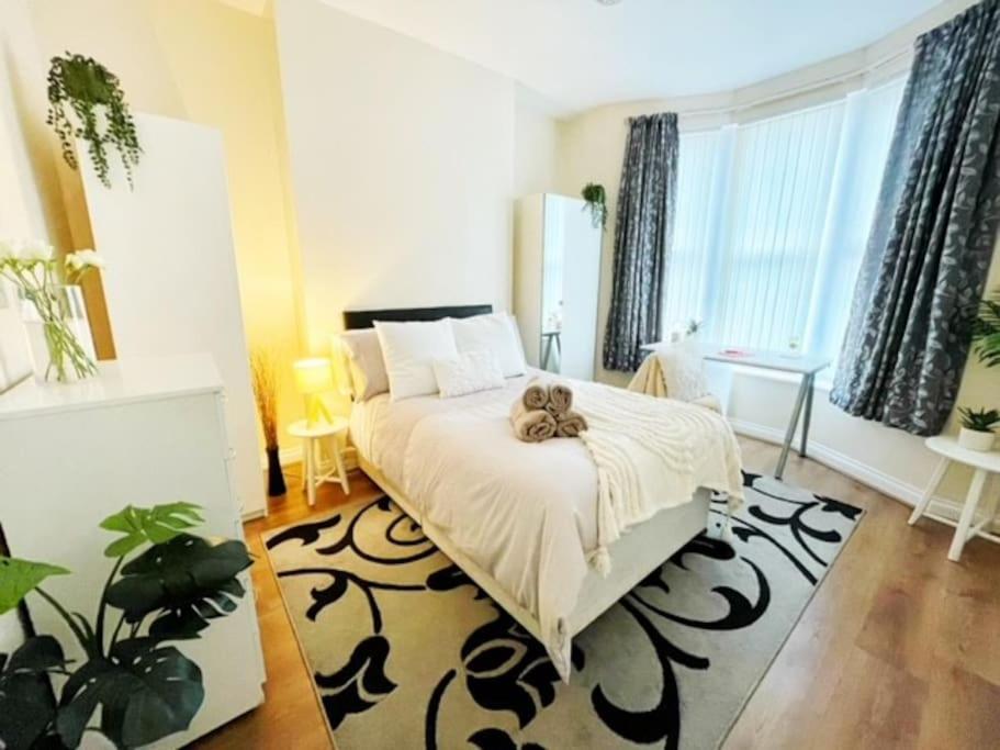 5 Bedroom, Sleeps 9 - Base To Explore Liverpool And Beyond Λίβερπουλ Εξωτερικό φωτογραφία