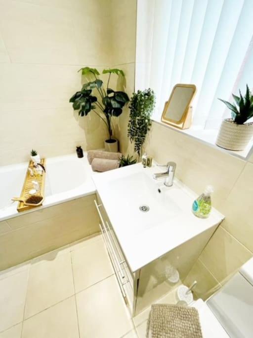 5 Bedroom, Sleeps 9 - Base To Explore Liverpool And Beyond Λίβερπουλ Εξωτερικό φωτογραφία